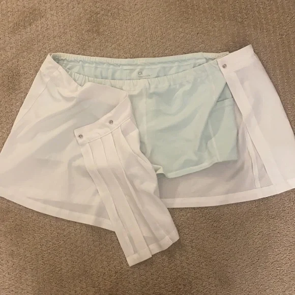 Gap Fit Tennis Skirt (M) in White - Picture 3 of 3